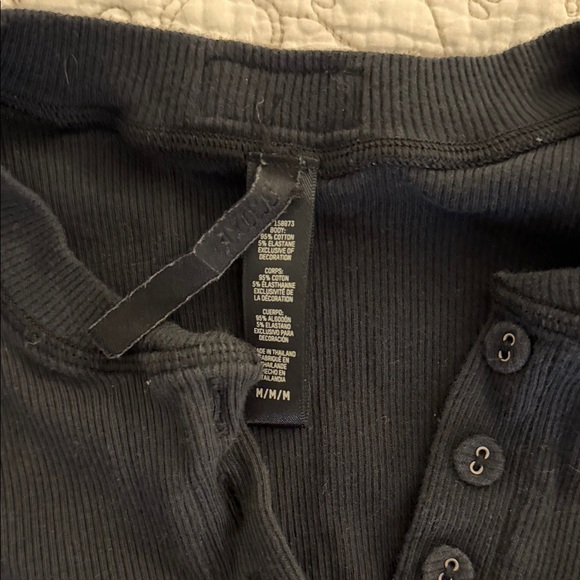 SKIMS Black Button-Up Long Sleeve Top - Picture 2 of 5